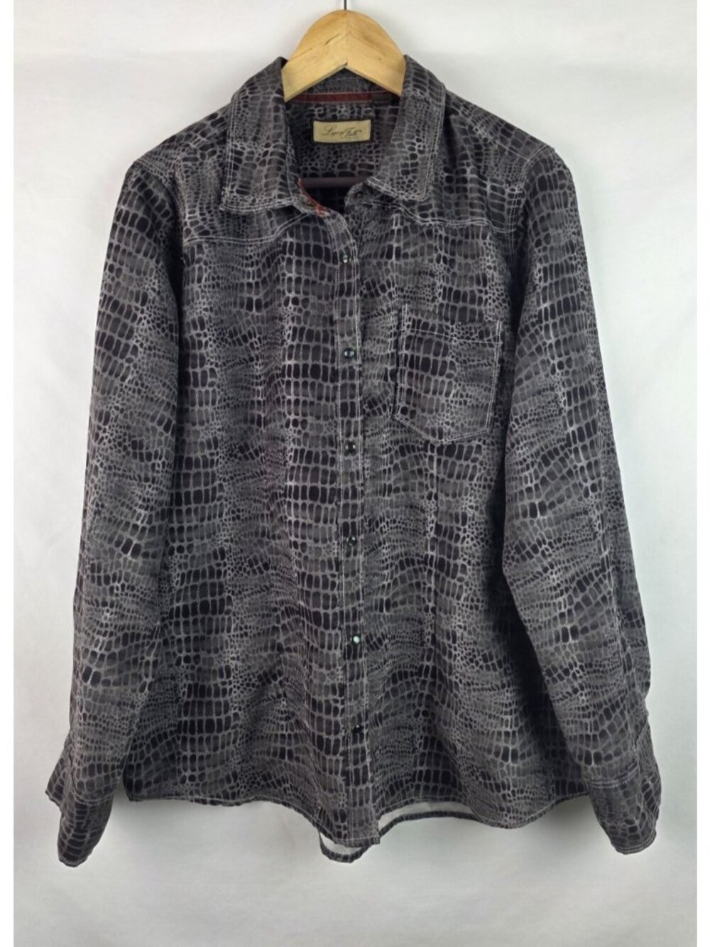 Legacy Falls For Her Shirt Womens Size XL Gray Snake Pearl Snap Long Sleeve Top